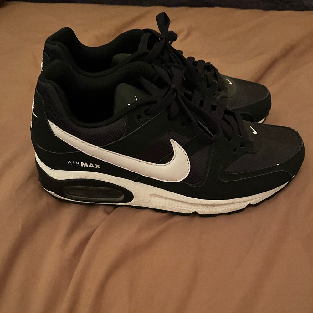 Nike women’s size 9 black air max’s